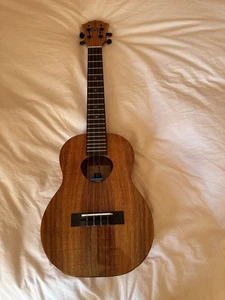 KoAloha Tenor Ukulele KTM-00, 181285 full Set Up - Arched Top - Picture 1 of 10