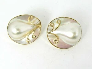 Estate 14K Yellow Gold 23mm Mabe Pearl Stud Button Ladies Earrings 11.6g - Picture 1 of 4