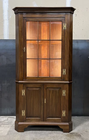 HENKEL HARRIS / Virginia Galleries Mahogany Corner Cabinet; Near Mint Cover