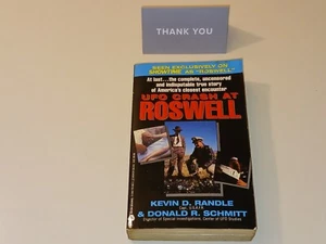 UFO Crash At Roswell 76196 Avon 1991 10-9 Kevin Randle Donald Schmitt Alien VGC - Picture 1 of 14