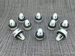 10x LAND ROVER Interior Door Card Lining Trim Panel Fastener Clips  - Picture 1 of 1