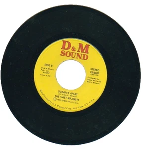VAST MAJORITY 45 RPM Mint Record LOVE FOR SALE /OCEAN'S APART DISCO FUNK BOOGIE. - Imagen 1 de 2