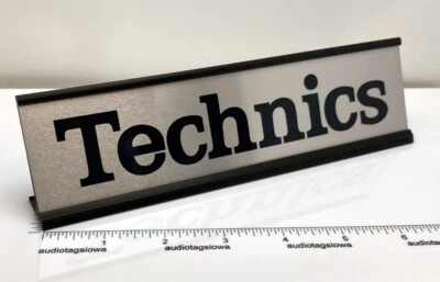 Letrero de escritorio Technics - Aluminio plateado hecho a medida Foto 1 de 4