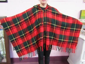 PONCHO COPERTA PLAID ROSSO VINTAGE FATTA A MANO - Foto 1 di 6