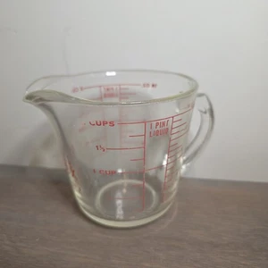 Vintage 1940s PYREX 16oz/2-Cup Glass Measuring Cup w/D Handle Red Lettering #516 - Picture 1 of 6