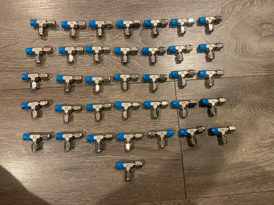 Swagelok Stainless 1/8" Tube x 1/8" Male NPT x 1/8" Tube Male Run Tee 36 pieces - Image 1 of 1