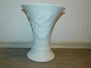 Große Kaiser Vase Biskuitporzellan "Blumendesign" H:31,8 cm,signiert M.Frey - Bild 1 von 8