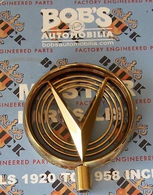 NUEVO BUICK ROADMASTER 1955 ADORNO CAPÓ CHAPADO EN ORO Foto 1 de 2