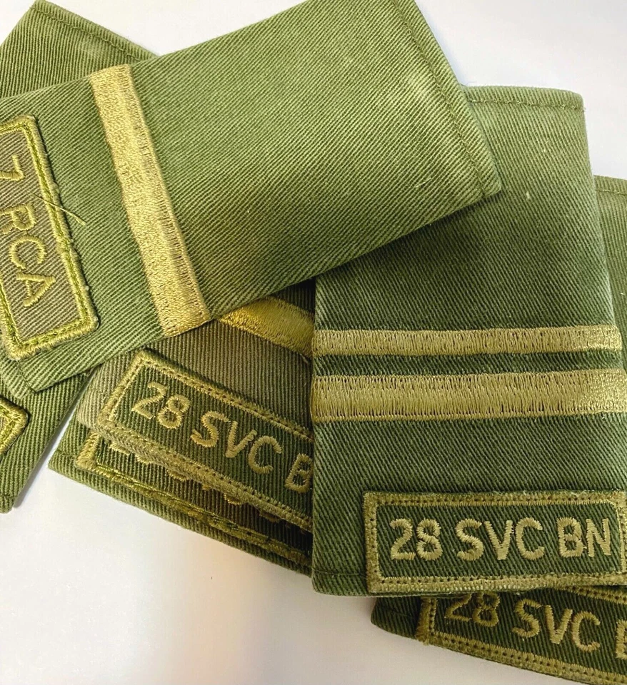 Canadian Armed Forces Army Rank Slip-On Cloth Epaulette / Rank Insignia Foto 1 de 1