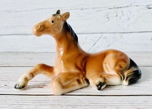 Vintage Porzellan braun ruhender Hengstfohlen Pferd Figur Japan Reiter  - Bild 1 von 8