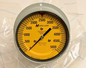 Moeller 4.5" Pressure Gauge Yellow Face 0-5000PSI Shock Bourdon 6685-00-165-5760 - Picture 1 of 6