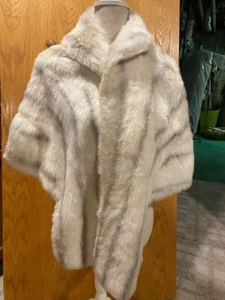 Vintage SEARS "The Fashion Place" Womens Faux Fur Coat Poncho Wrap White Classy - Picture 1 of 4