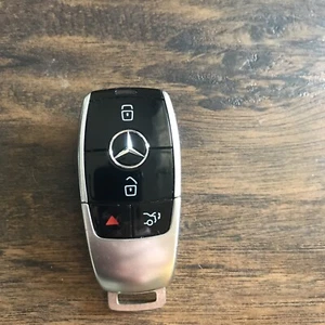 OEM Mercedes BLACK GLOSSY Keyless Remote Fob Key Mercedes Benz IYZ-MS1 - Picture 1 of 3
