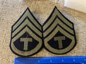 Par de parches técnicos de tercer grado T/3 de la Segunda Guerra Mundial del Ejército de los Estados Unidos espalda verde nuevos en stock - Imagen 1 de 4