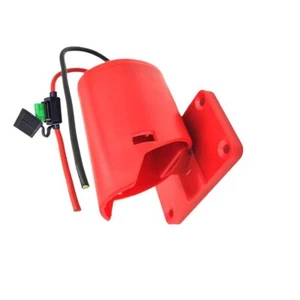 Schlankes rotes Design des 12-V-Batterieadaptergehäuses verbessert Sichtbarkeit und Verwendung - Bild 1 von 12
