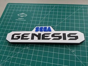 SEGA Genesis Logotipo Letrero Fan Art Impresión 3D Pantalla Estante 3 Colores Estante Escritorio Pared - Imagen 1 de 4