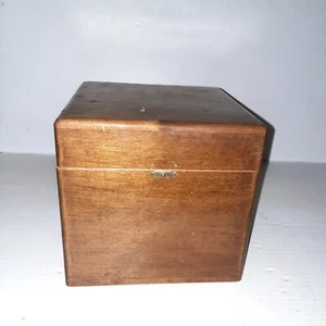 "Caja de madera con tapa con bisagras pequeñas vintage de 6,25"" x 6,5"" x 6,5" - Imagen 1 de 10