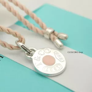 Tiffany & Co. 1837 Pink Esmalte Etiqueta Redonda Seda Cordón Collar 27.9" Pla... - Imagen 1 de 12