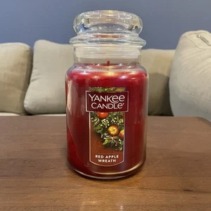 Yankee Candle Red Apple Wreath 22oz Original Large Jar Candle - Bild 1 von 5