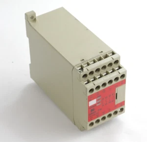 Omron G9SA-TH301 Sicherheitsrelaiseinheit 24V AC/DC - Bild 1 von 4