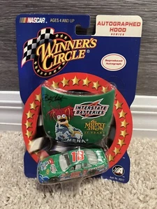 New 2002 NASCAR Winners Circle 03338 Bobby Labonte #18 Autographed Hood 1:64 - Picture 1 of 2