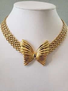 Vintage Wide Gold Tone Basket Weave Chain Butterfly Pendent Necklace - Picture 1 of 11