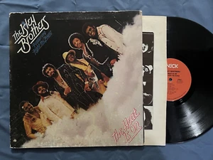 The Isley Brothers “The Heat Is On” LP/TNeck AL33536 (VG+) 1974 Gatefold - Foto 1 di 7