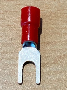 Insulated Fork Crimp Electrical Terminals x100 3.5mm Red (0.25 to 1.5mmsq) - Picture 1 of 2