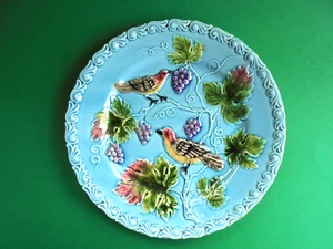 ANTIQUE GERMAN MAJOLICA PLATE c1880 BIRD GRAPE AND VINE - Picture 1 of 4