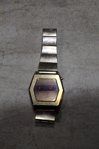 Vintage BULOVA Quartz Red Led Men's Watch N6 - Picture 1 of 16