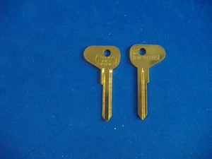 TWO CLASSIC VW3 VOLKSWAGEN VW KEY BLANKS LOCKSMITH VINTAGE AUTO VW71 V81W - Picture 1 of 1
