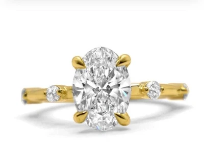 Anillo de compromiso con halo oculto de diamantes certificado E VVS2 IGI ovalado de 3 quilates cultivado en laboratorio Foto 1 de 4