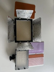 2x Pro CINEMA/VIDEO LED LIGHTS (Yongnuo YN300 III + Neewer CN-160) w/ diffusion - Picture 1 of 10