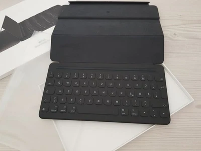 Apple Smart Keyboard QWERTZ  (iPad 7+8+9,iPad Air 3,iPad Pro) Kaum genutzt.... - Bild 1 von 4