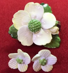 Vintage Jewellery Lovely Porcelain Christmas Rose Flower Brooch & Earrings Set - Picture 1 of 5