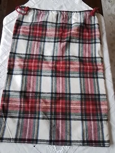 Bolsa de regalo a cuadros Holiday Tartan 100 % algodón forrado con cordón 28"" X 20"" Usado en excelente condición - Imagen 1 de 5