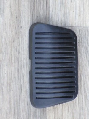 99-04 MUSTANG AUTOMATIC BRAKE PEDAL PAD OEM GT BASE COBRA - Image 1 of 4