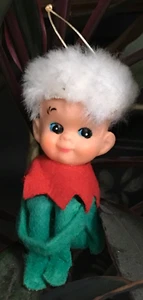 Vtg 2 3/4” Knee Hugger Christmas ELF Ornament Green Made Japan Blue Eyes Pixie - Bild 1 von 14