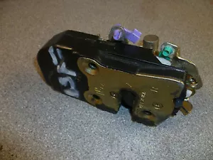 MECANISMO DE BLOQUEO CENTRALIZADO DELANTERO LADO CONDUCTOR PT CRUISER 2.0 DOHC OS - Imagen 1 de 1