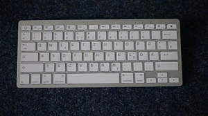 Omoton Wireless Tastatur QWERTZ-Layout - Bild 1 von 4