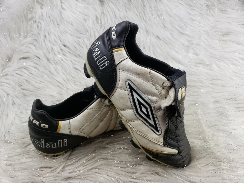 UMBRO SPECIAL Whote Black Soccer Cleats Junior Size 2.5 - Image 1 of 4