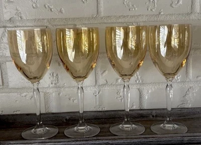 ESTILO DESCONTINUADO Juego de cuatro copas de vino ámbar Pier 1 7/8 " Foto 1 de 3