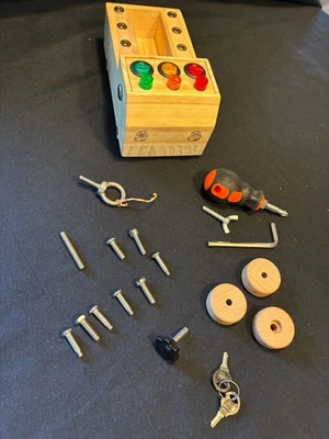 Camión de madera Montessori tabla ocupada para niños pequeños, habilidades motoras preescolares finas Foto 1 de 4