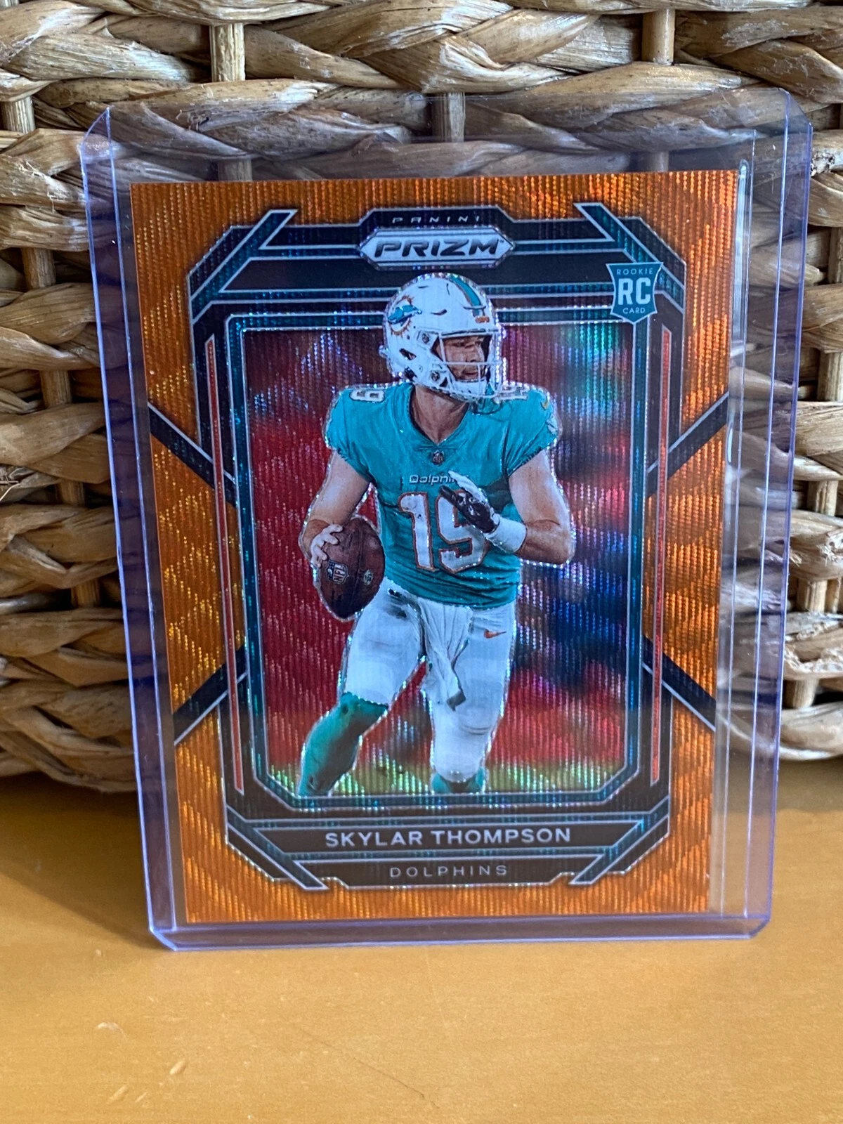 R1686 2022 Panini Prizm 354 Skylar Thompson Orange Wave 11/60 Dolphins RC