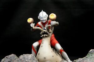 Ultraman Vs Namegon Art Statue ナメゴン対ウルトラマン 完成品