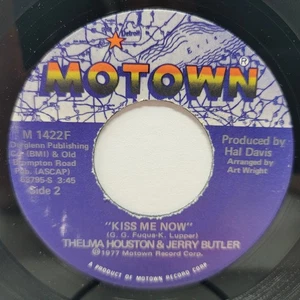 Thelma Houston Kiss Me / It's A Lifeti 7" 45rpm m- Vinyl Soul Record free sleeve - Imagen 1 de 2
