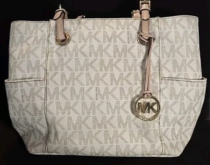 Neu mit Etikett Michael Kors Jet Set Artikel East West Beuteltasche Signatur PVC Vanille Handtasche Tasche - Bild 1 von 12