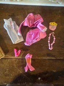 TRAJE DE COLECCIÓN BARBIE FRANCIE #1228 SISSY TRAJES CON CALCETINES ROSAS DIFÍCILES DE ENCONTRAR - Imagen 1 de 4