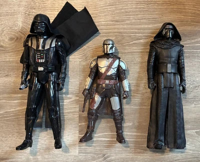 LOTE DE 3 BONECOS DE AÇÃO STAR WARS 9" & 12" (DARTH VADER, MANDALORIAN, KYLO REN) - Imagem 1 de 4