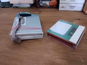 LECTEUR DE DISQUETTE PC 1.44MO HD + NAPPE + 6 DISQUETTES 1.44MB MS-DOS FORMATED - Photo 1/6